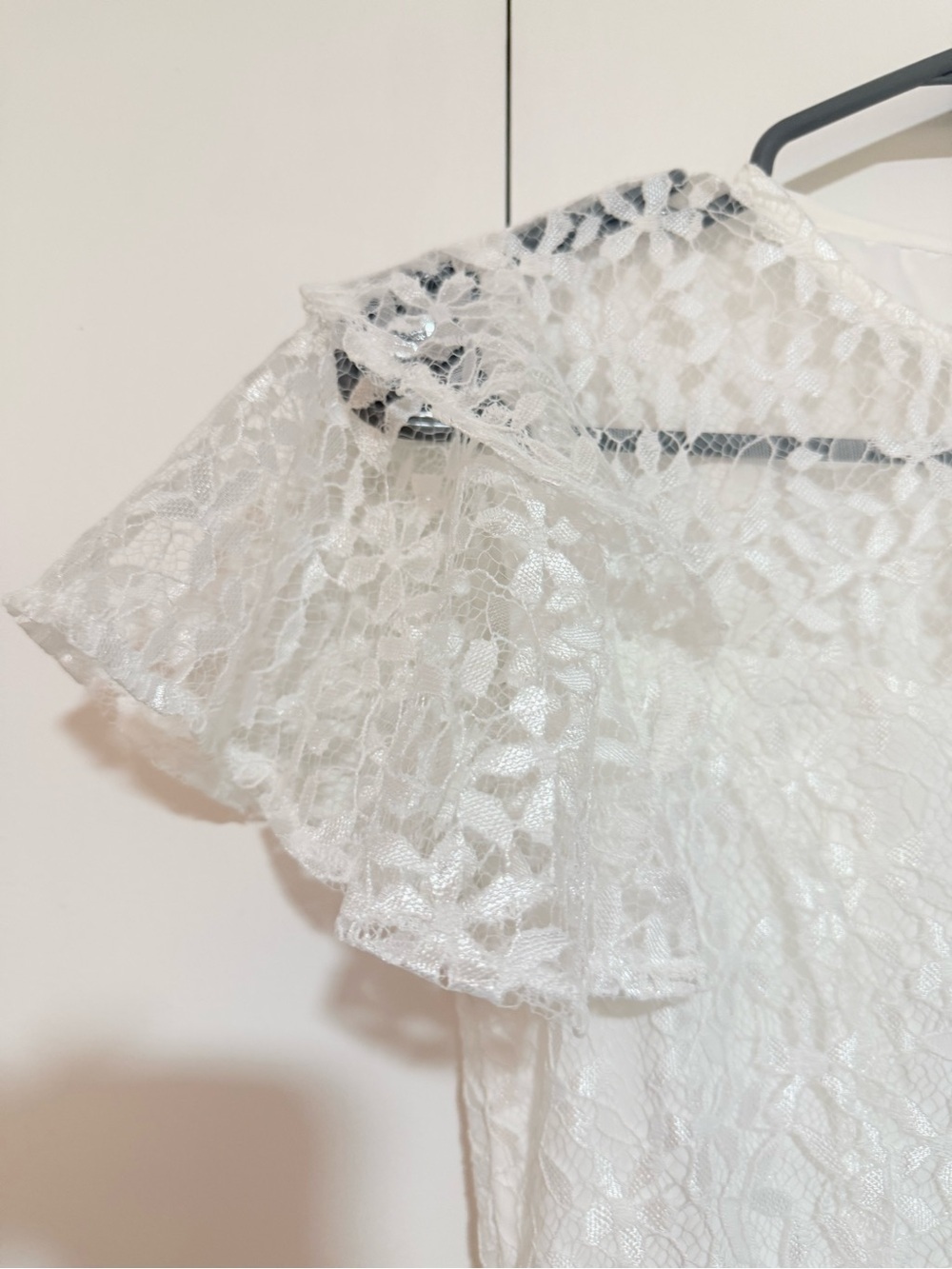 Selfie Leslie Lark Crew Neck Ruffle Sleeve
Dress Lace Overlay White size medium - Picture 6 of 6